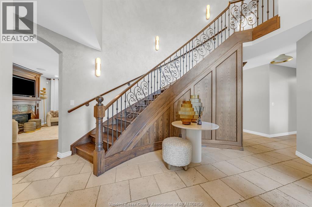 1060 WOODLAND CRESCENT - 11
