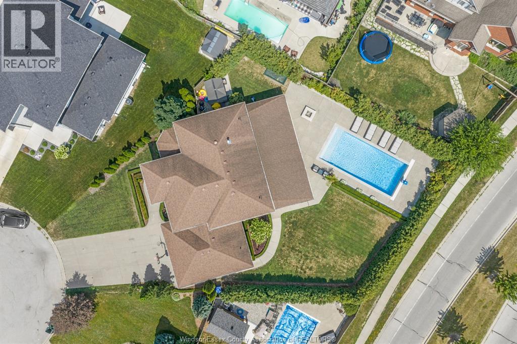 1060 WOODLAND CRESCENT - 4