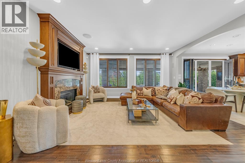 1060 WOODLAND CRESCENT - 12