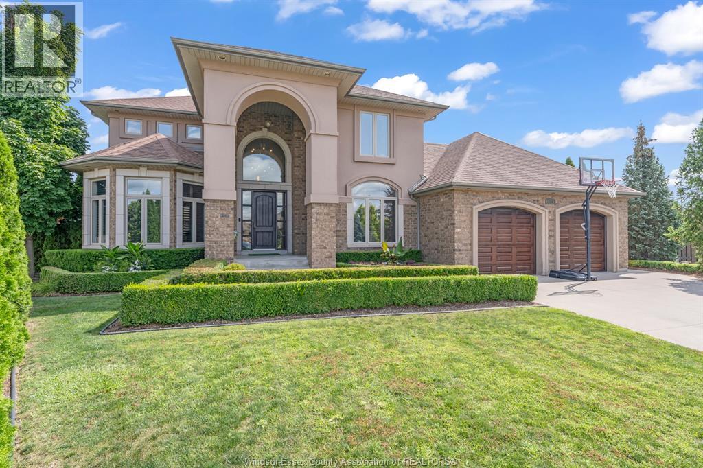 1060 WOODLAND CRESCENT - 2
