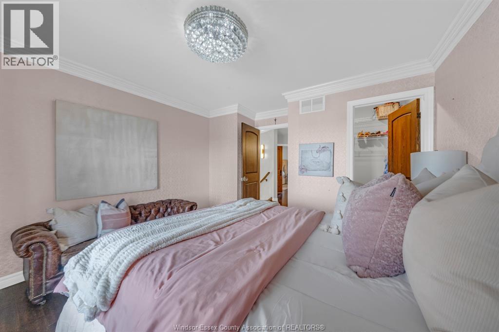 1060 WOODLAND CRESCENT - 25