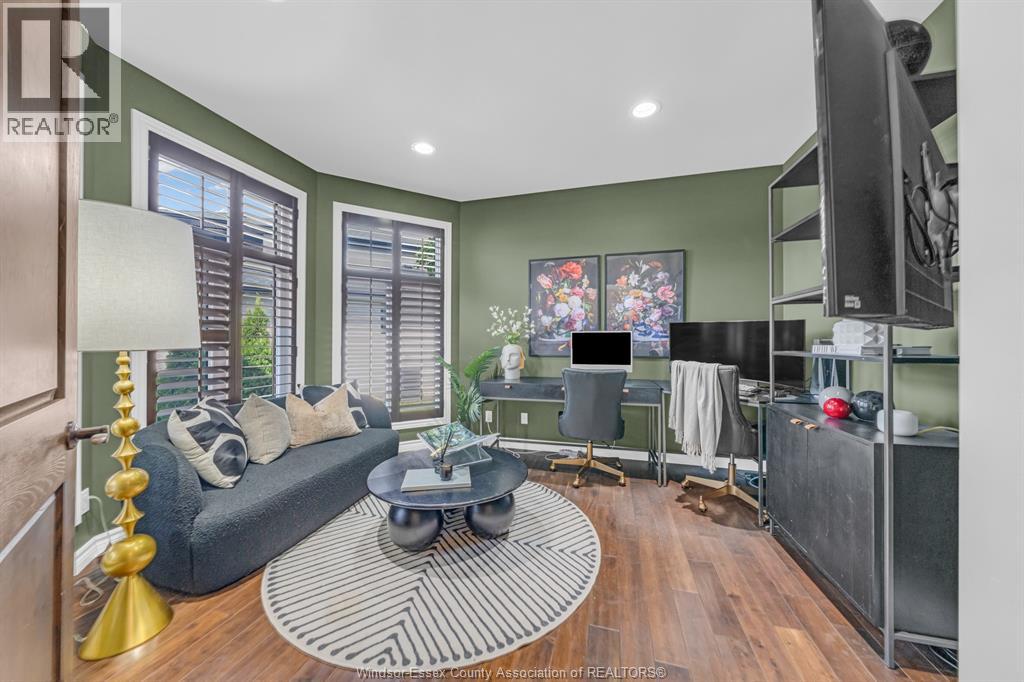1060 WOODLAND CRESCENT - 14