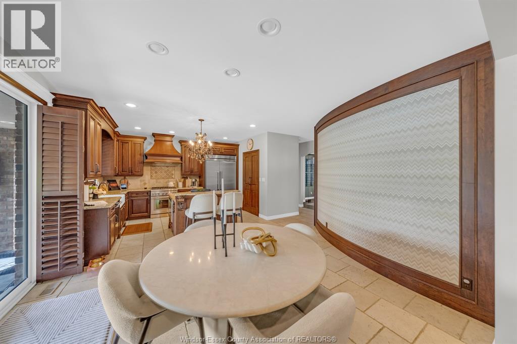 1060 WOODLAND CRESCENT - 15