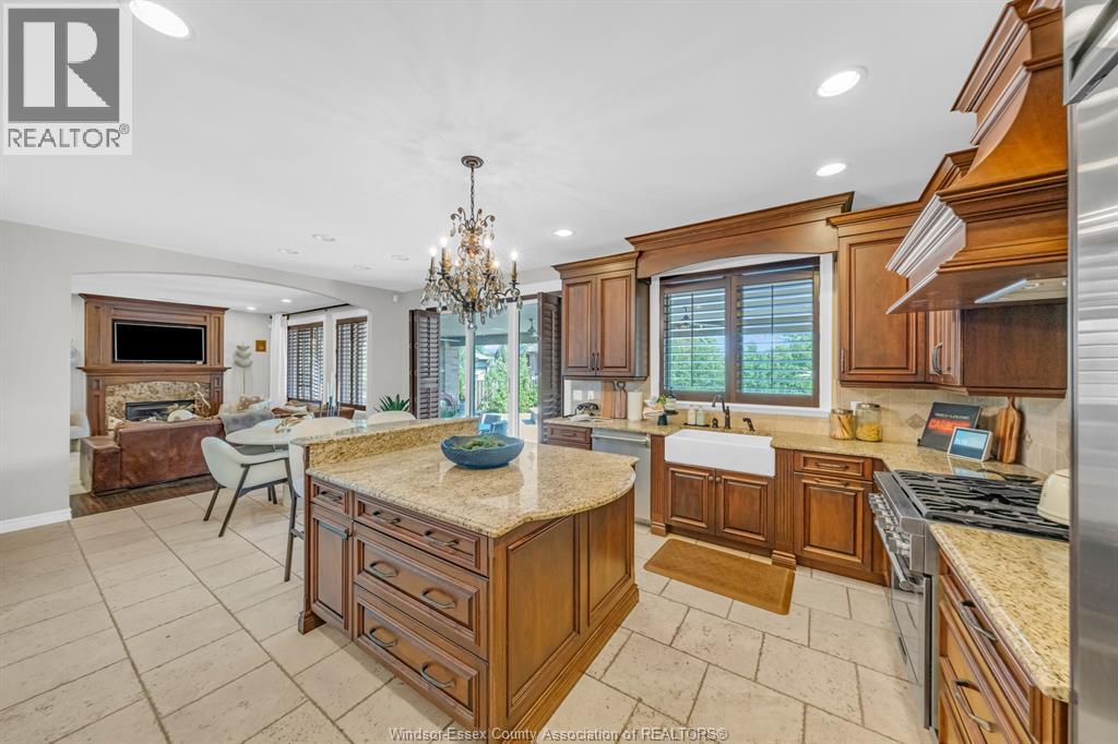 1060 WOODLAND CRESCENT - 17