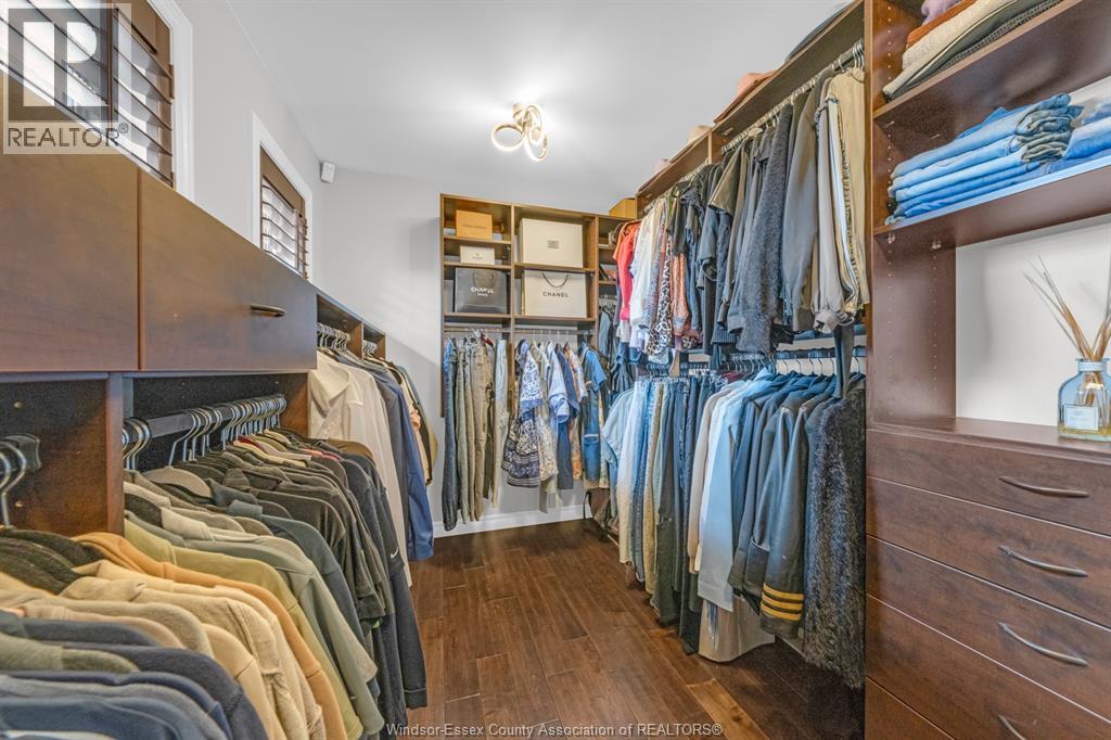 1060 WOODLAND CRESCENT - 31