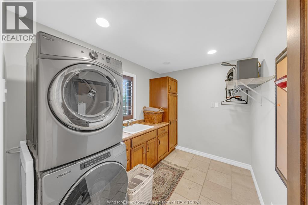 1060 WOODLAND CRESCENT - 22