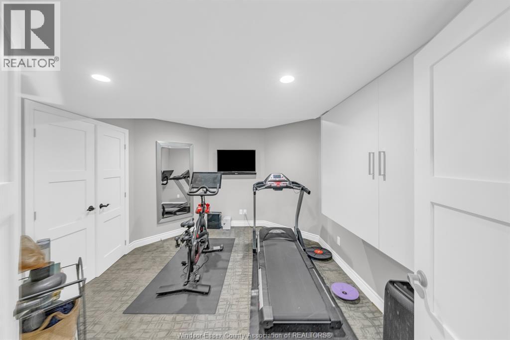 1060 WOODLAND CRESCENT - 41