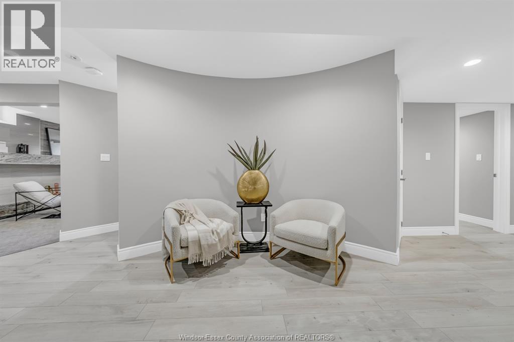 1060 WOODLAND CRESCENT - 39