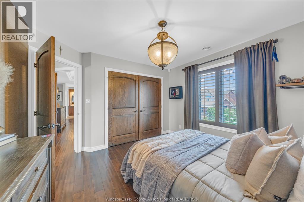 1060 WOODLAND CRESCENT - 28