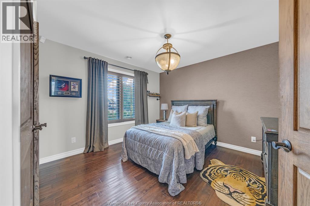 1060 WOODLAND CRESCENT - 27