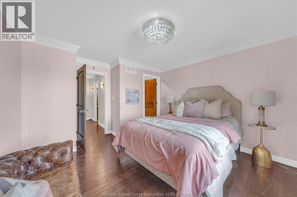 1060 WOODLAND CRESCENT - 24