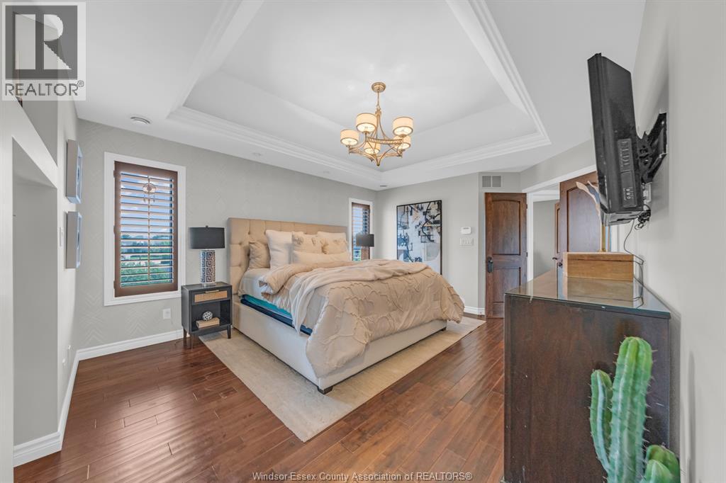1060 WOODLAND CRESCENT - 29