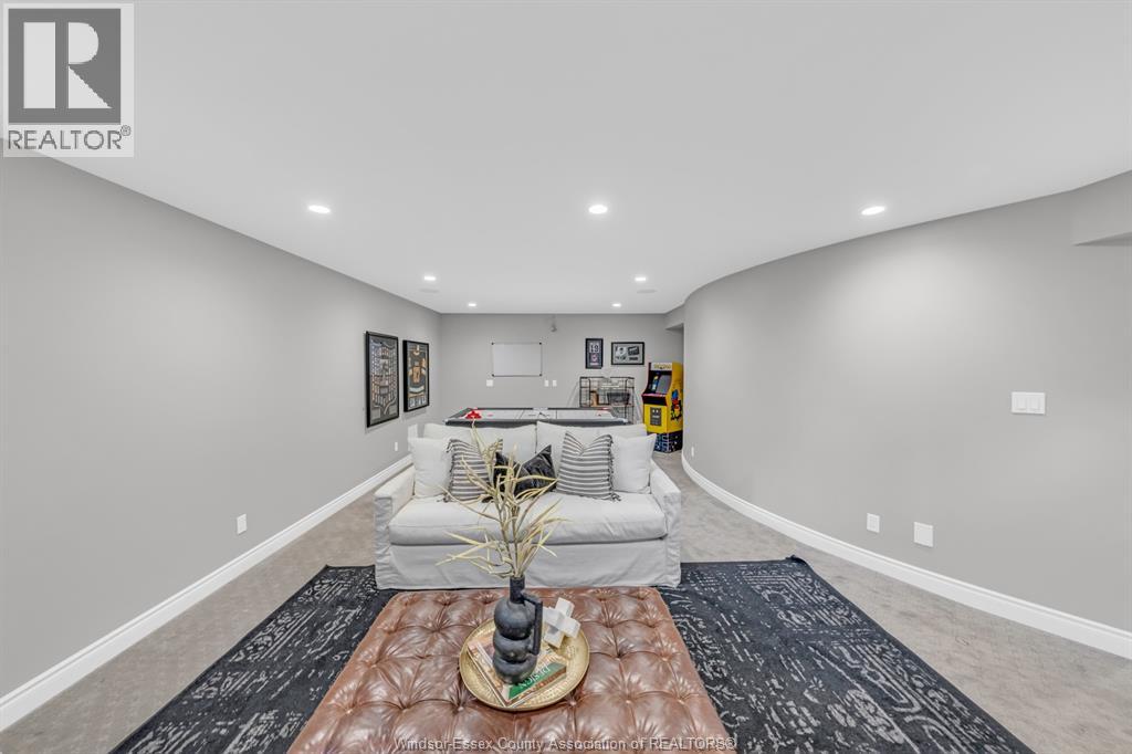 1060 WOODLAND CRESCENT - 36