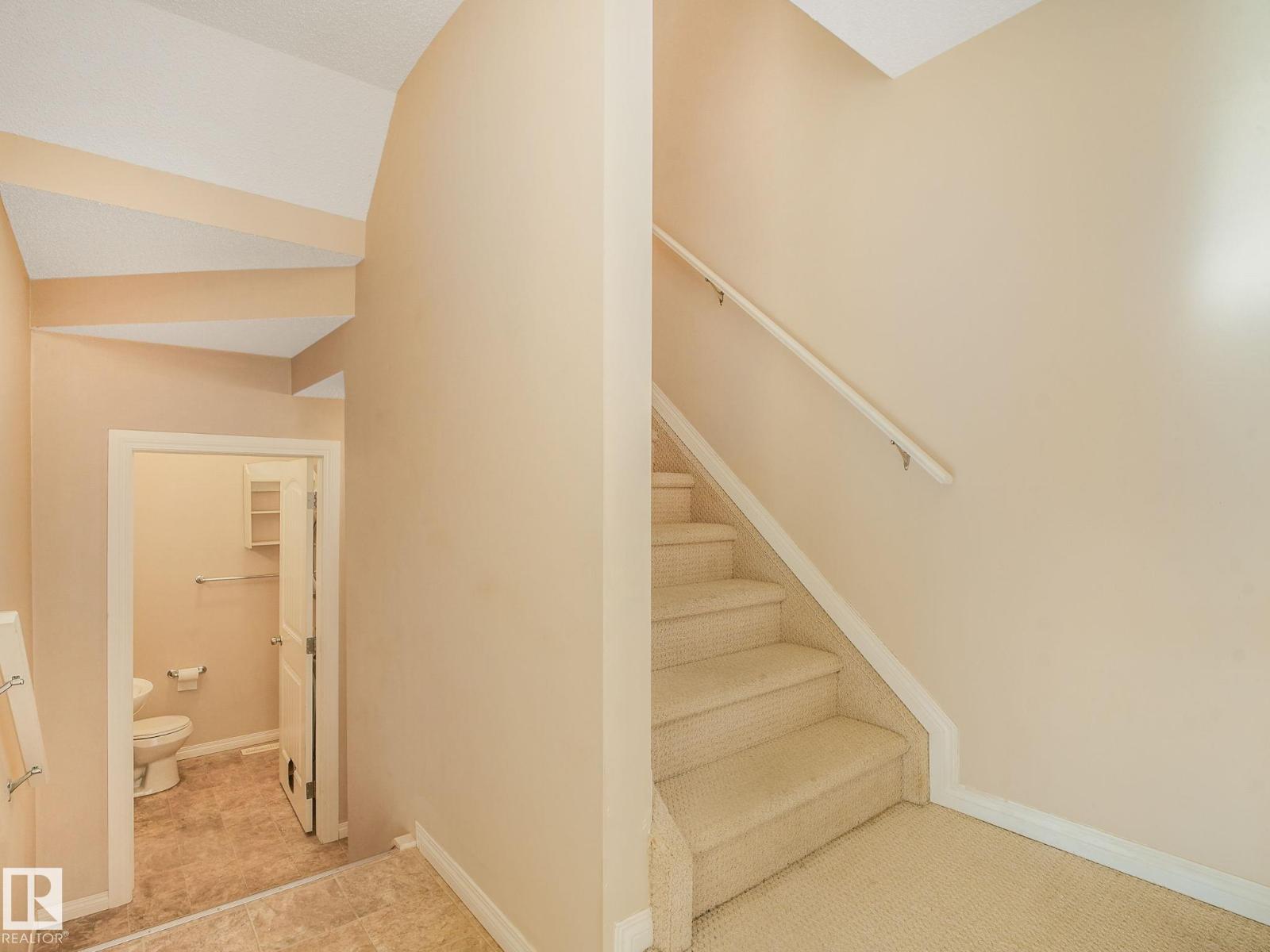 #4 11813 43 ST NW - 16