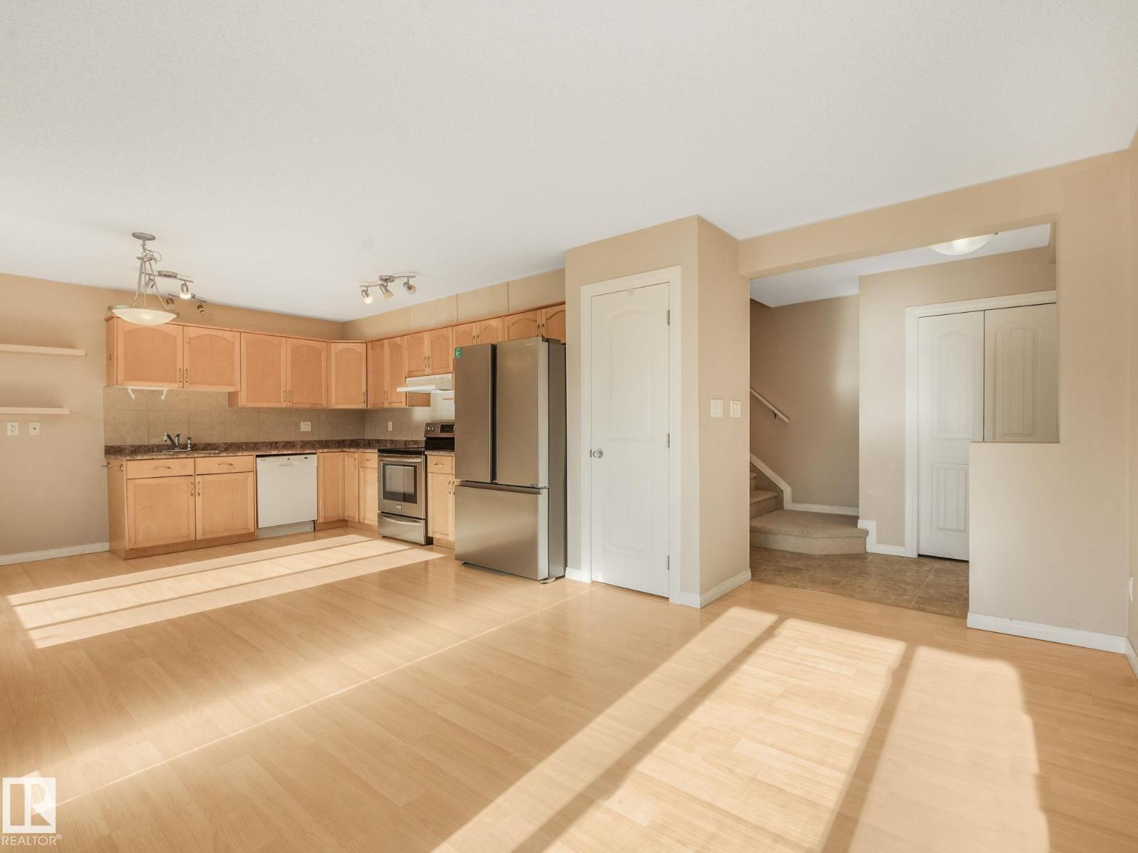 #4 11813 43 ST NW - 9