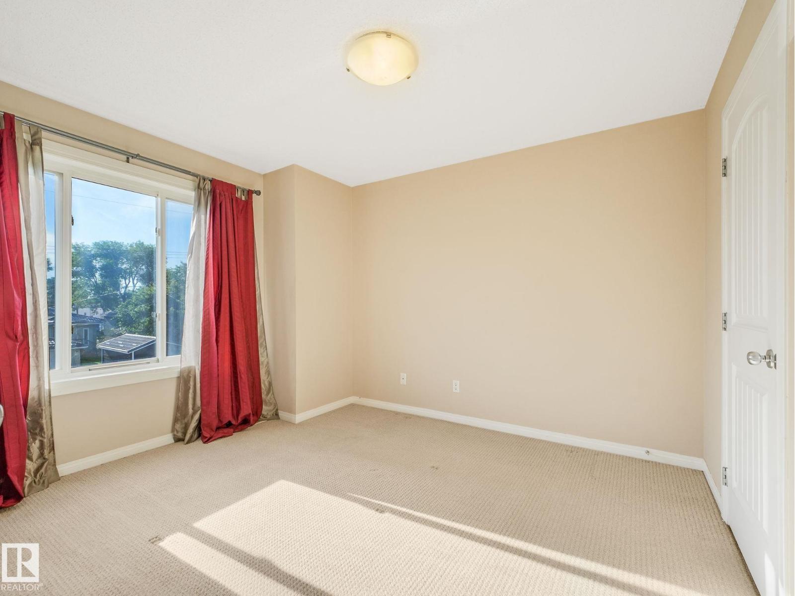 #4 11813 43 ST NW - 22