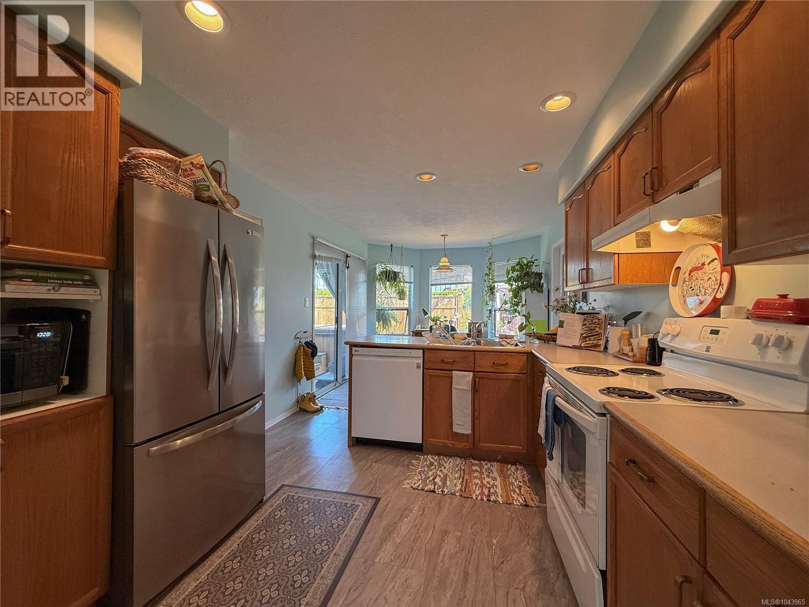 688 Albatross Cres - 12