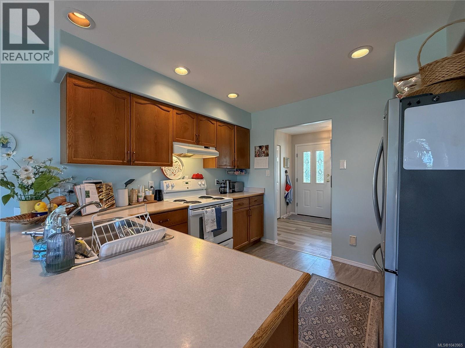 688 Albatross Cres - 13