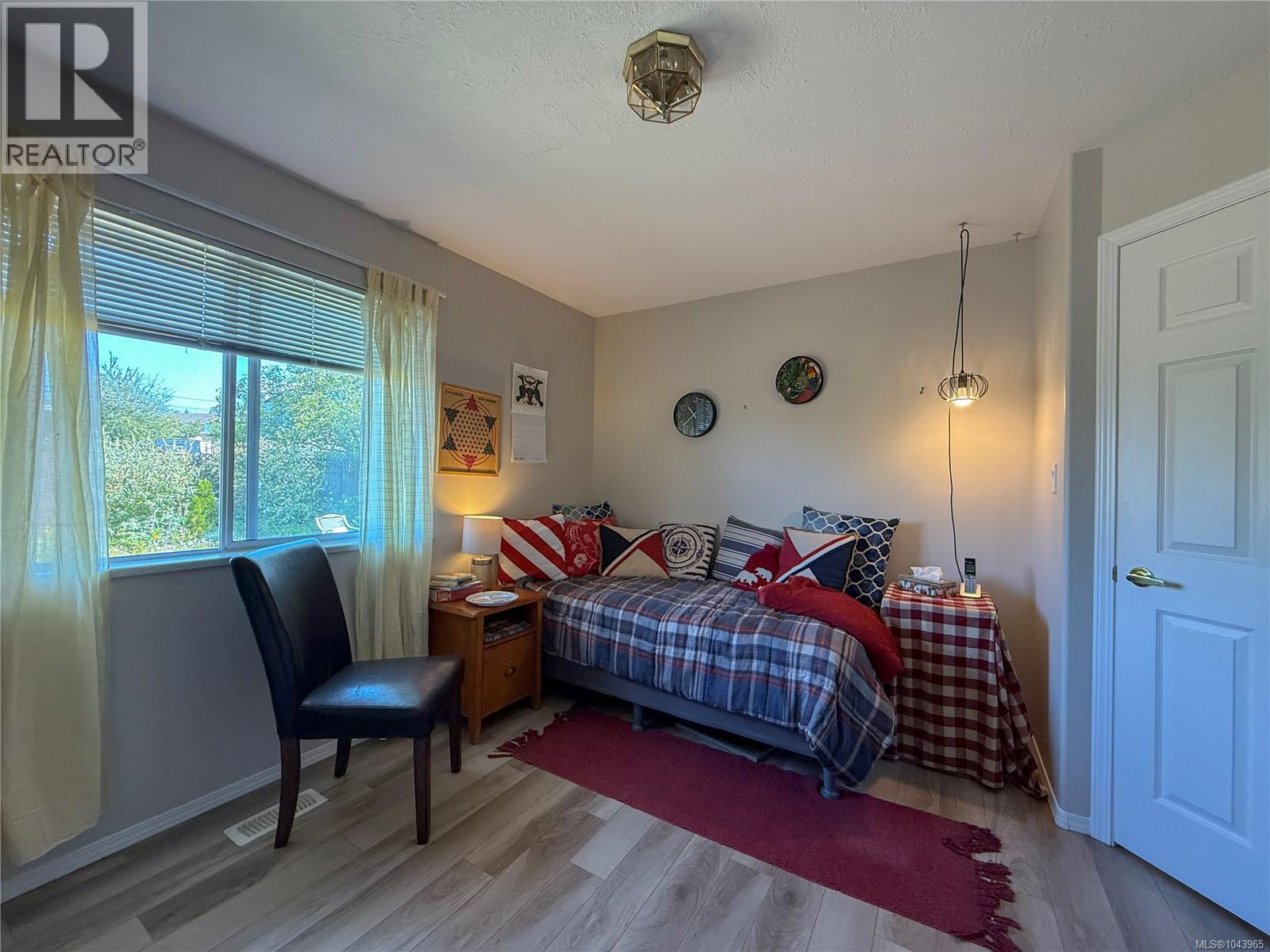 688 Albatross Cres - 18