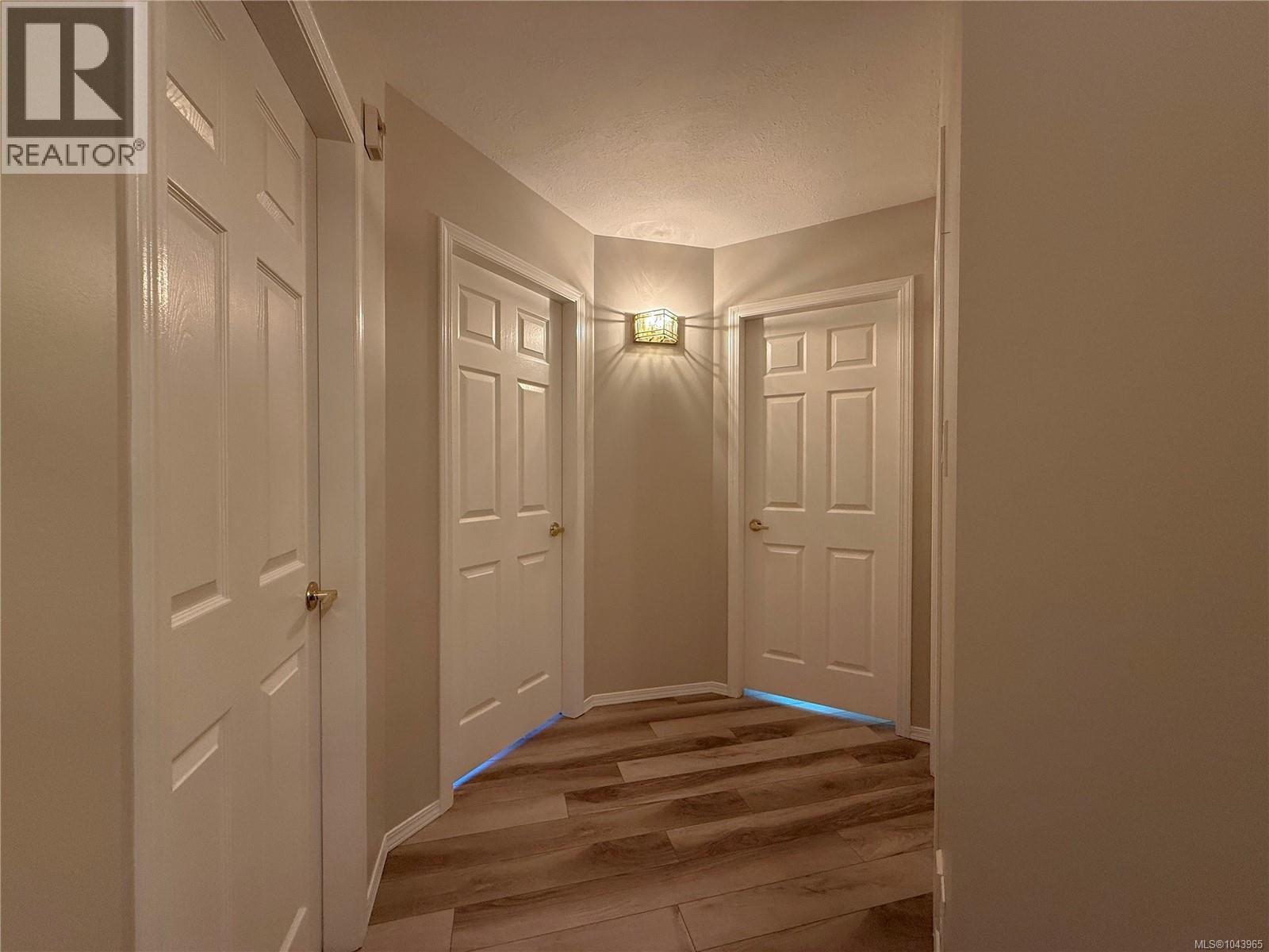 688 Albatross Cres - 21