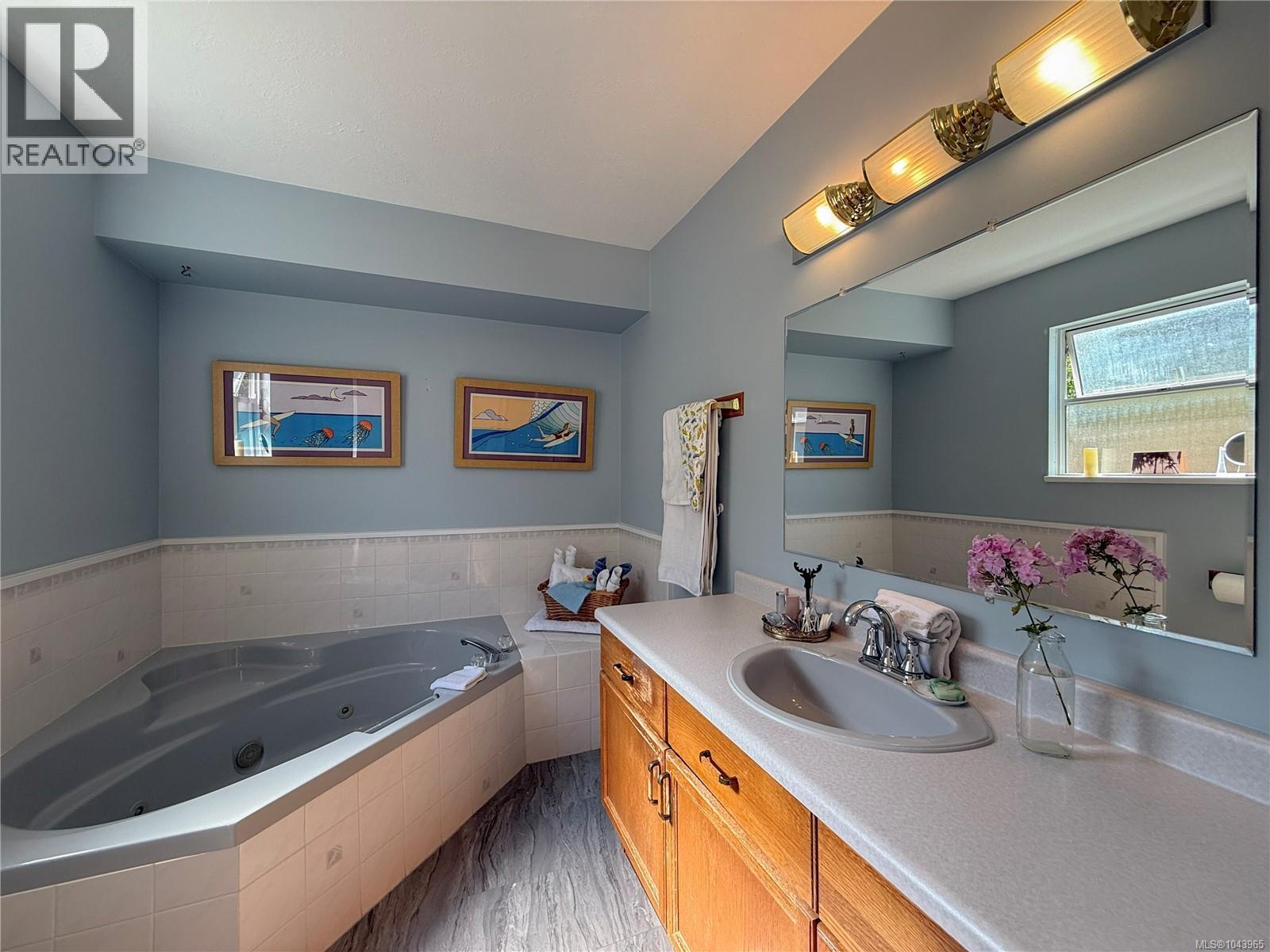 688 Albatross Cres - 25