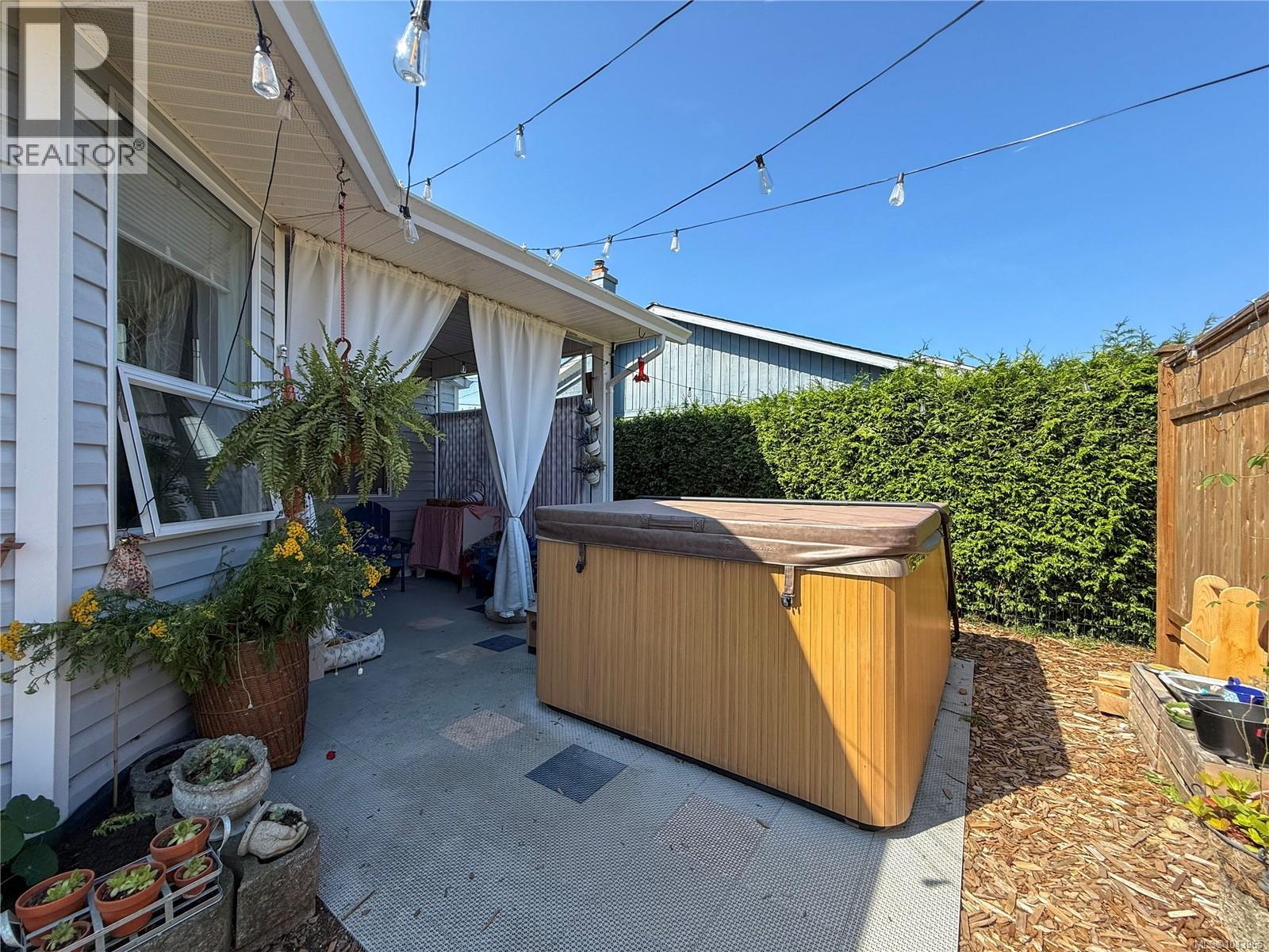 688 Albatross Cres - 30
