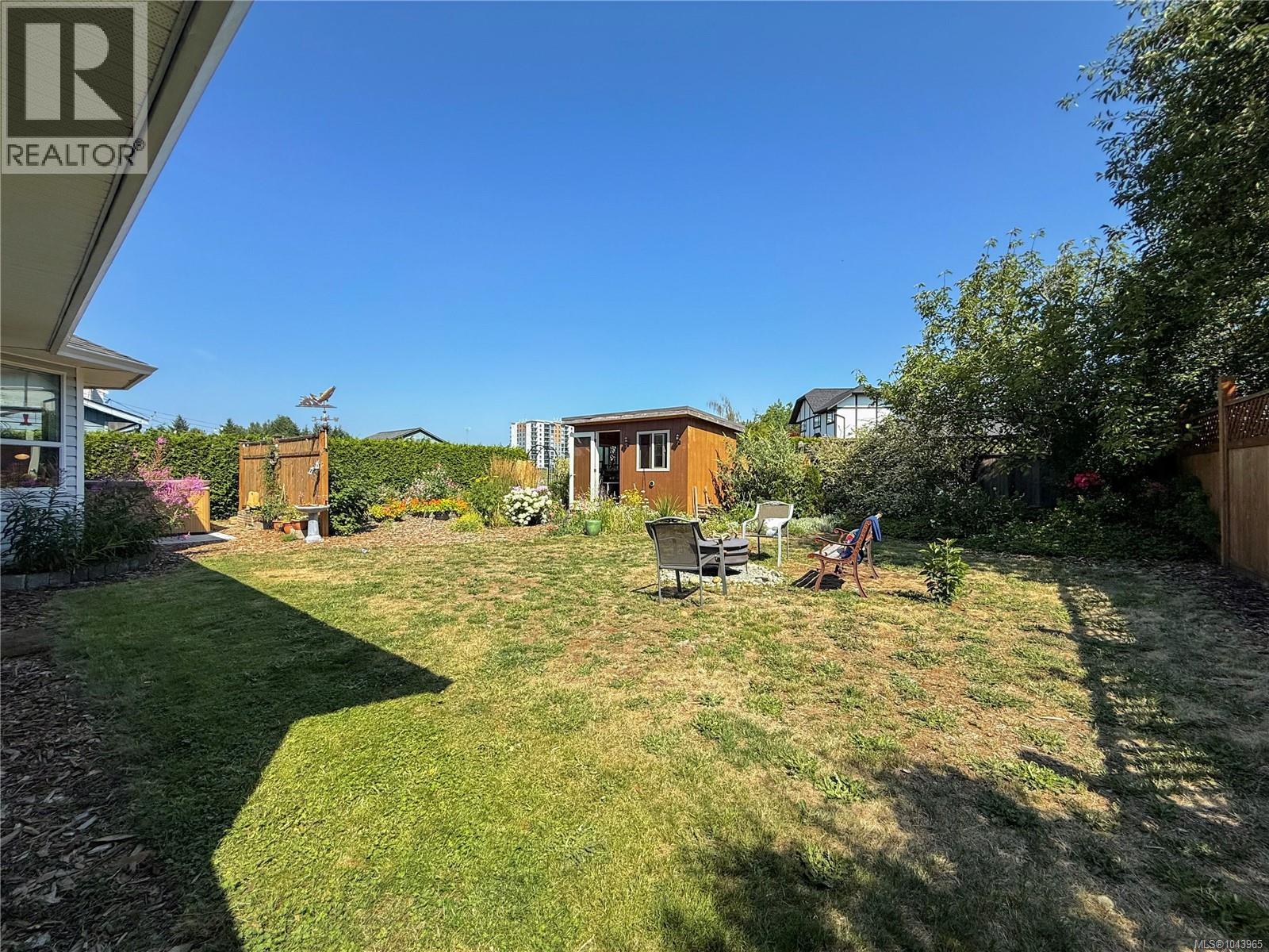 688 Albatross Cres - 32