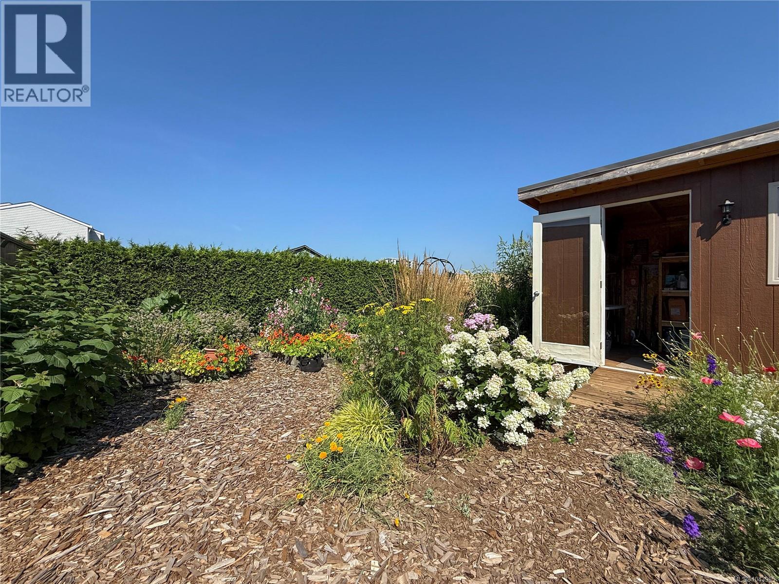 688 Albatross Cres - 34