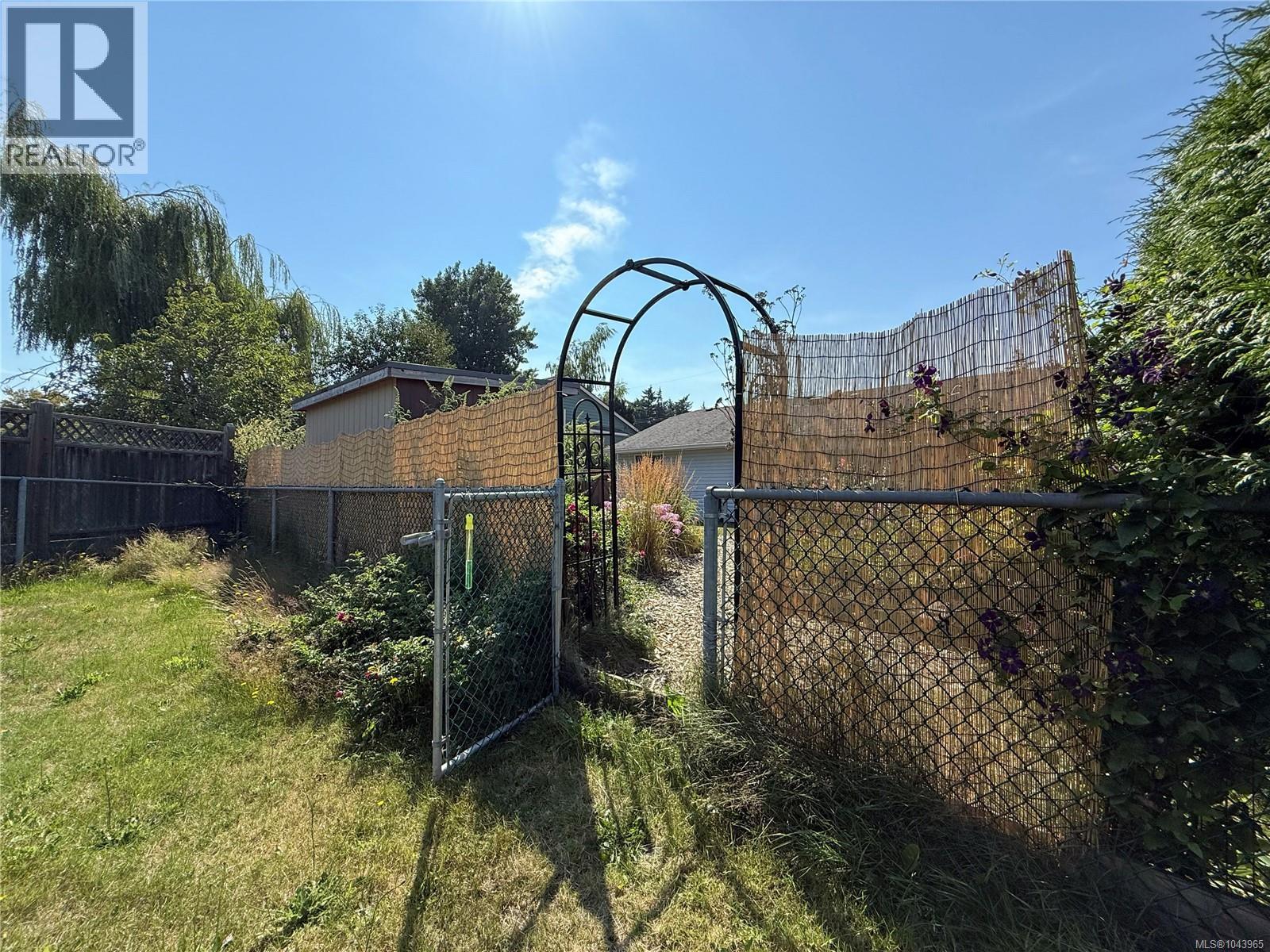 688 Albatross Cres - 39