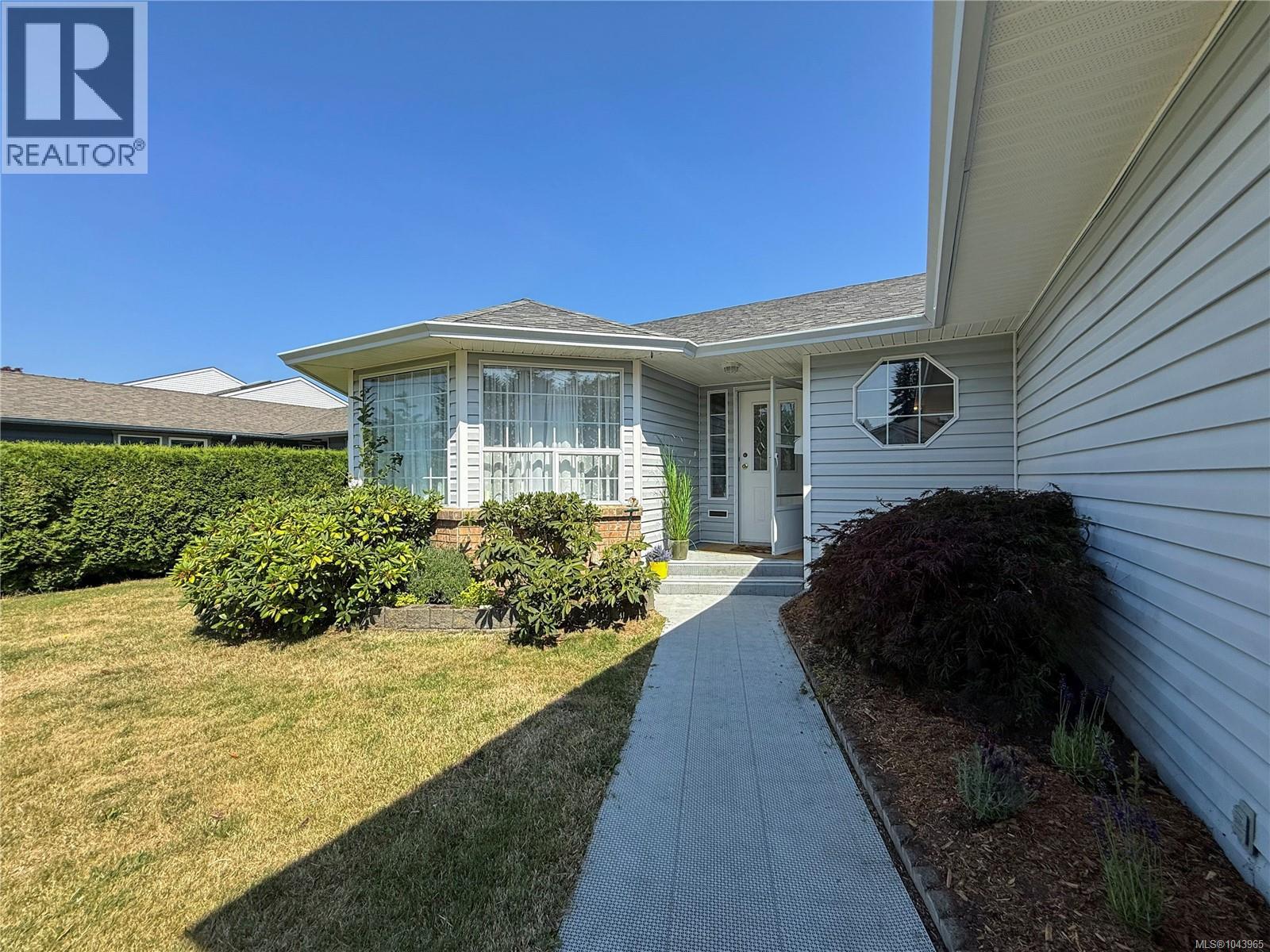 688 Albatross Cres - 40