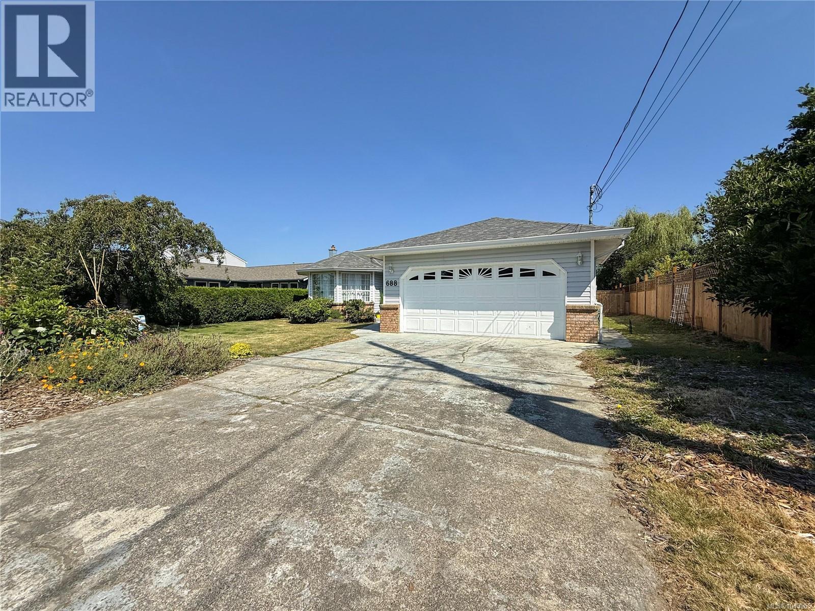 688 Albatross Cres - 44