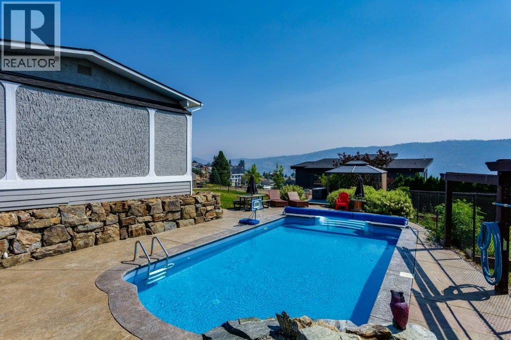 111 Westside Road N - 32