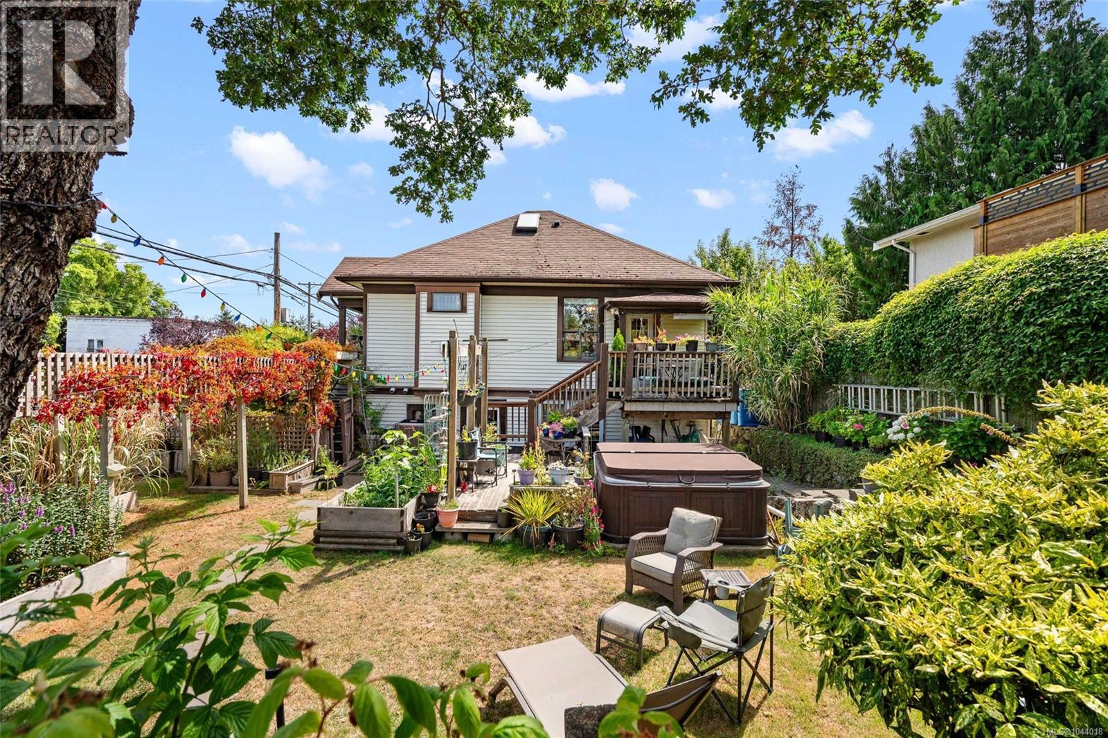 1439 Haultain St - 2