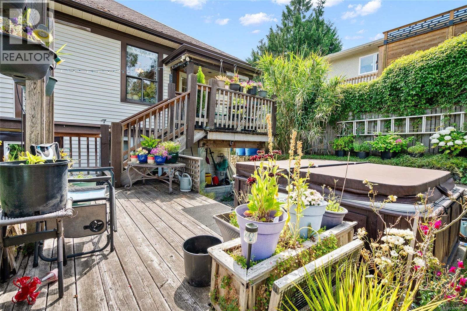 1439 Haultain St - Image 21