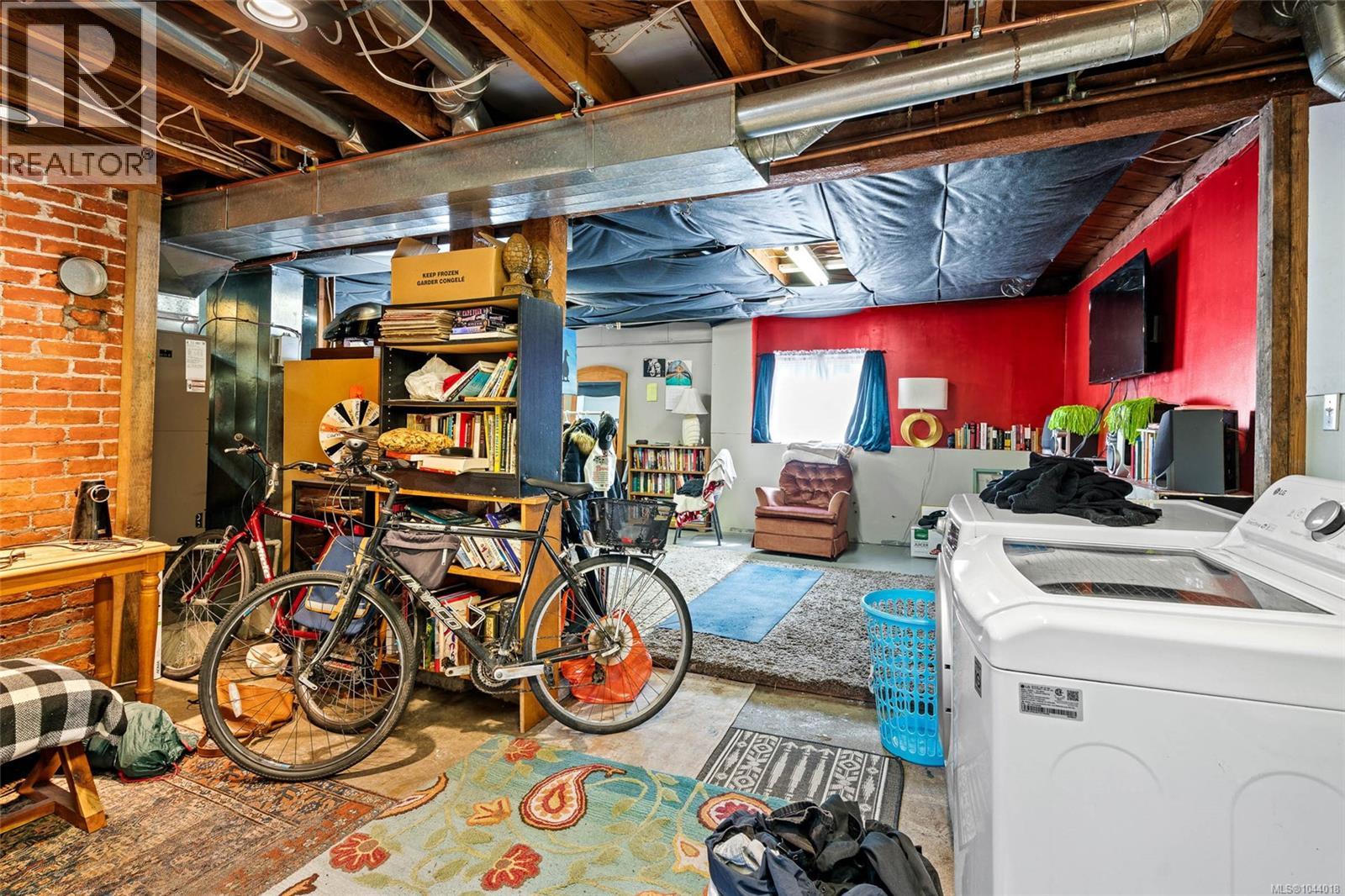 1439 Haultain St - Image 25