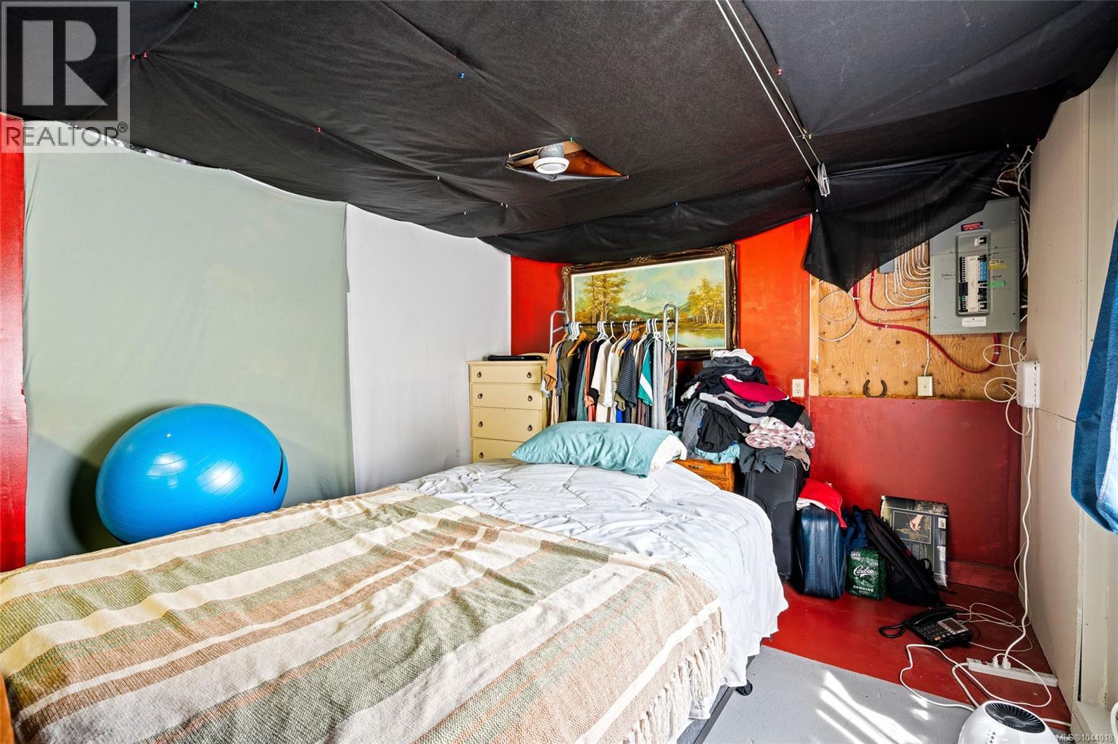 1439 Haultain St - Image 28