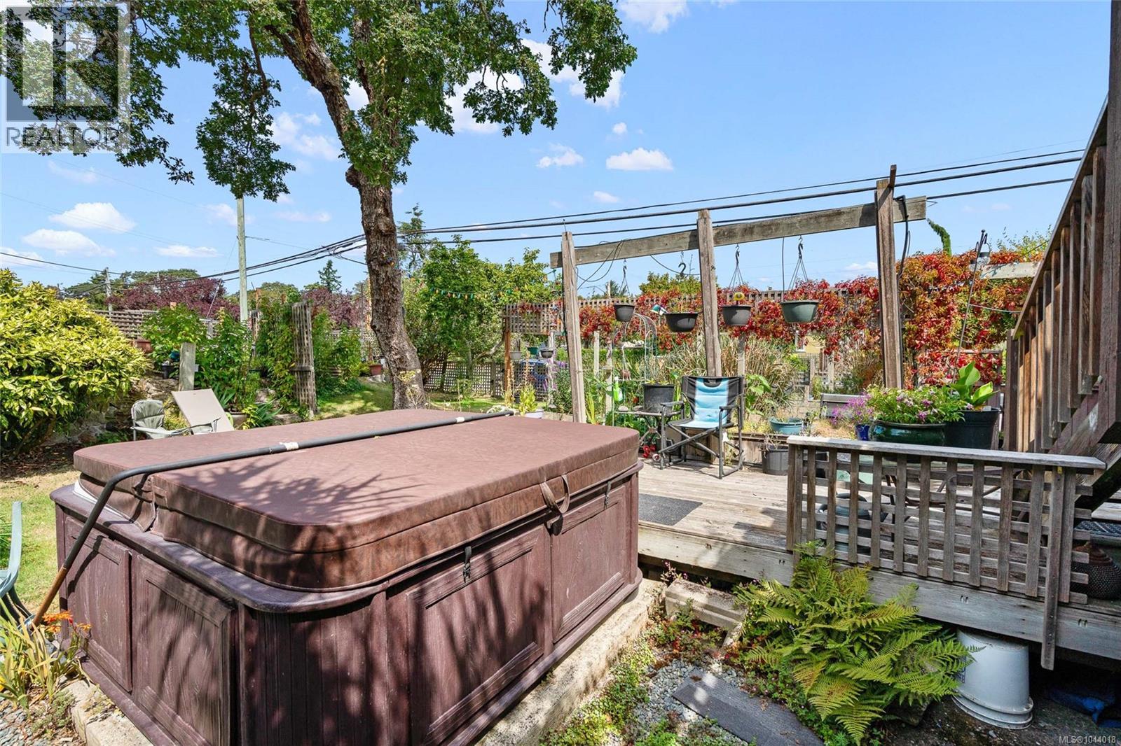 1439 Haultain St - 42