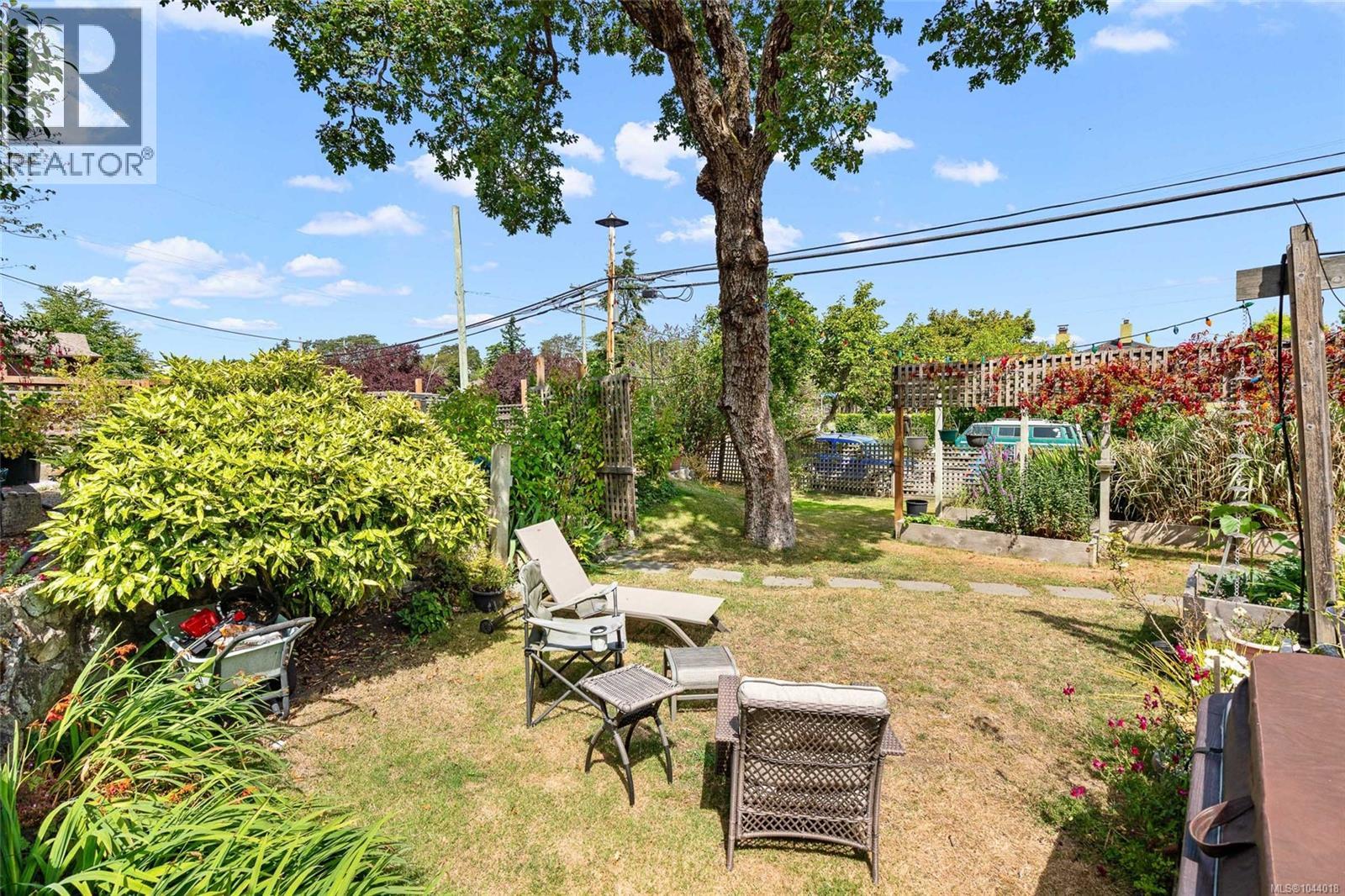 1439 Haultain St - 43
