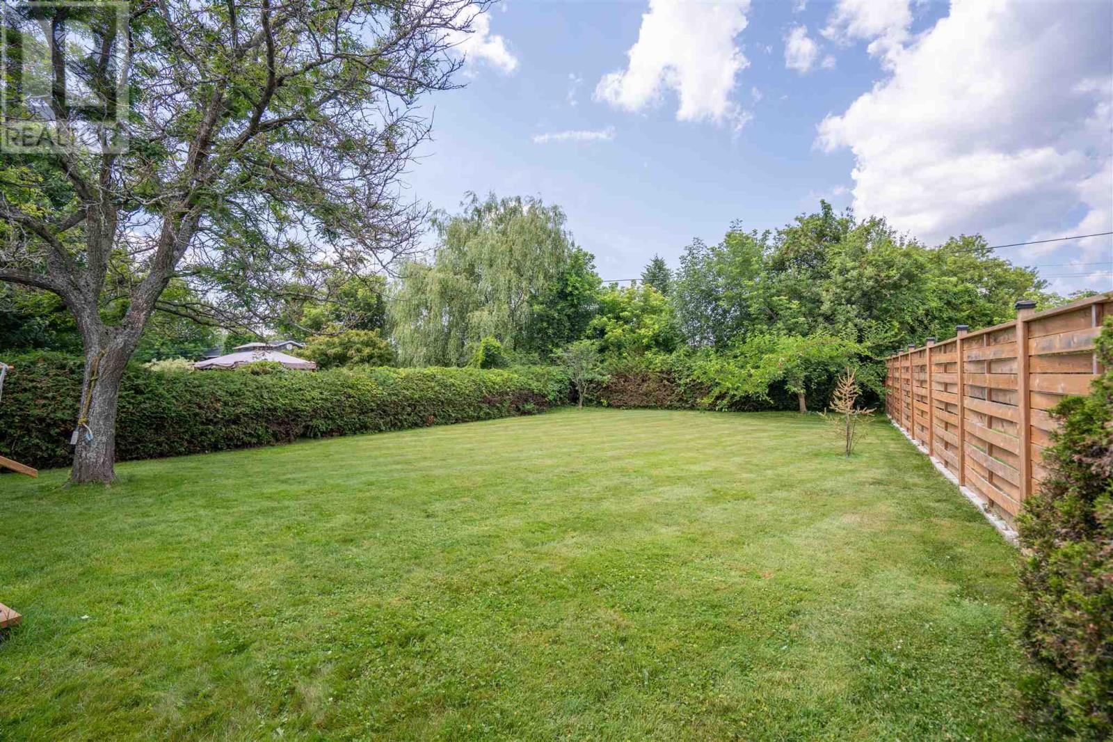 41 Angelina AVE - 32