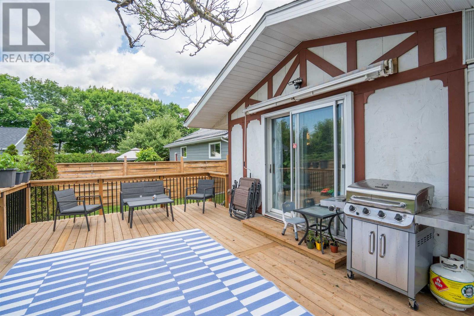 41 Angelina AVE - 35