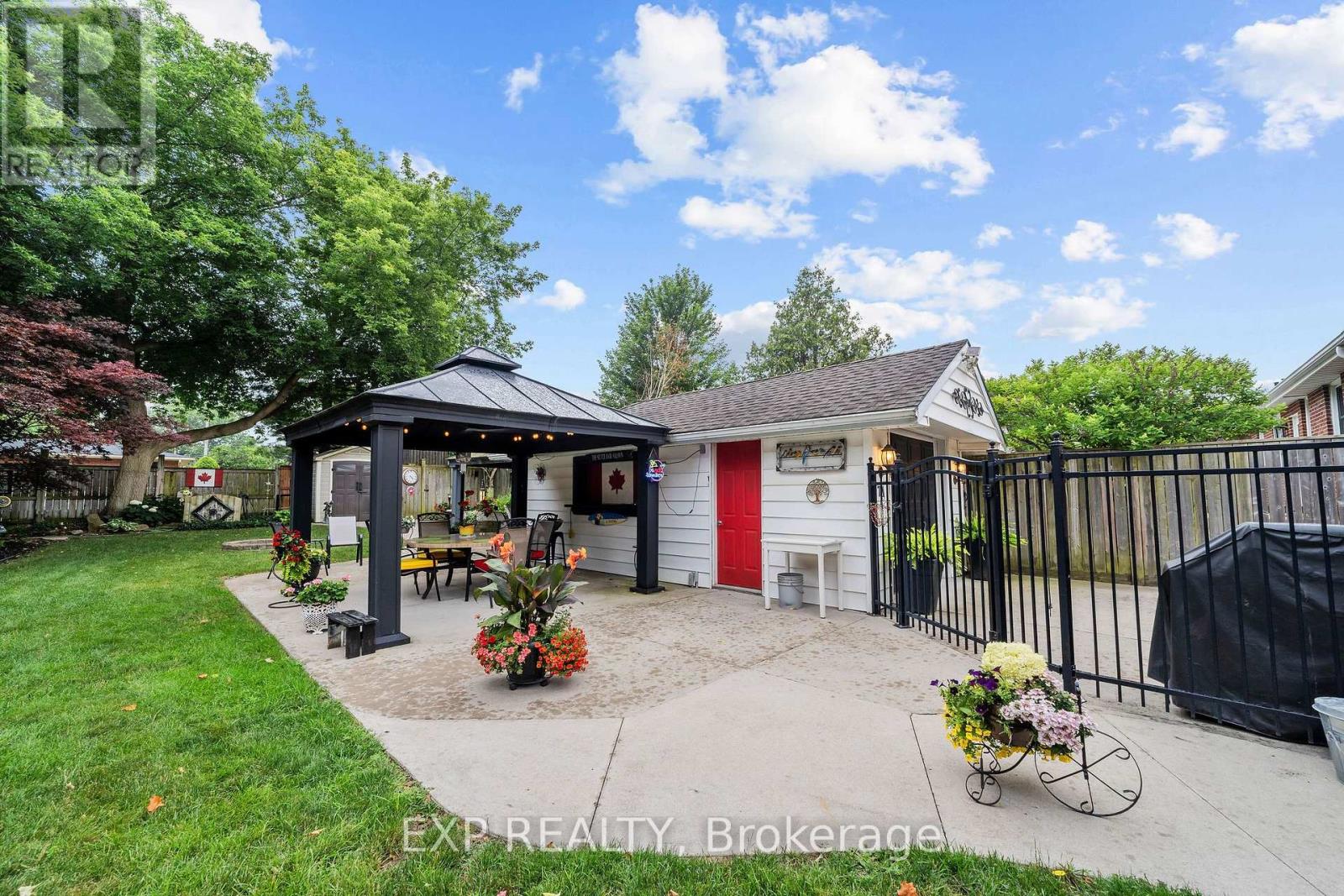 71 MARIANNA DRIVE - 27