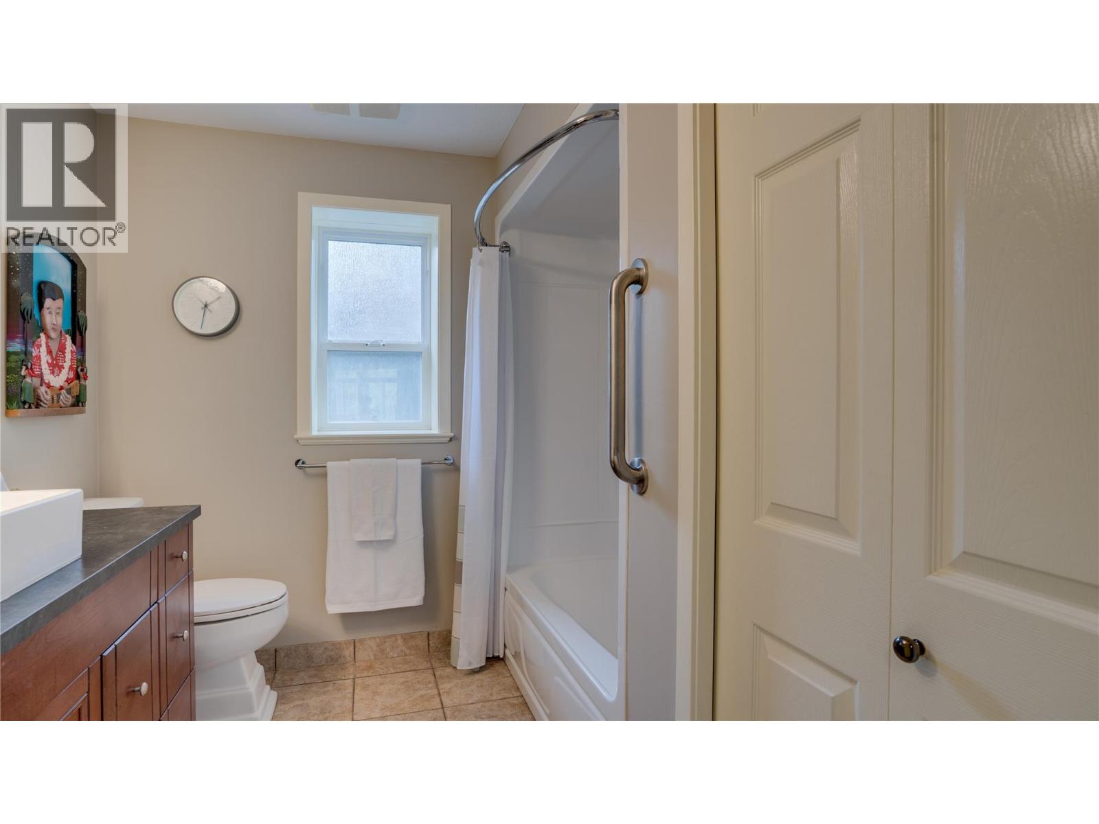 2233 Helgason Drive - 33