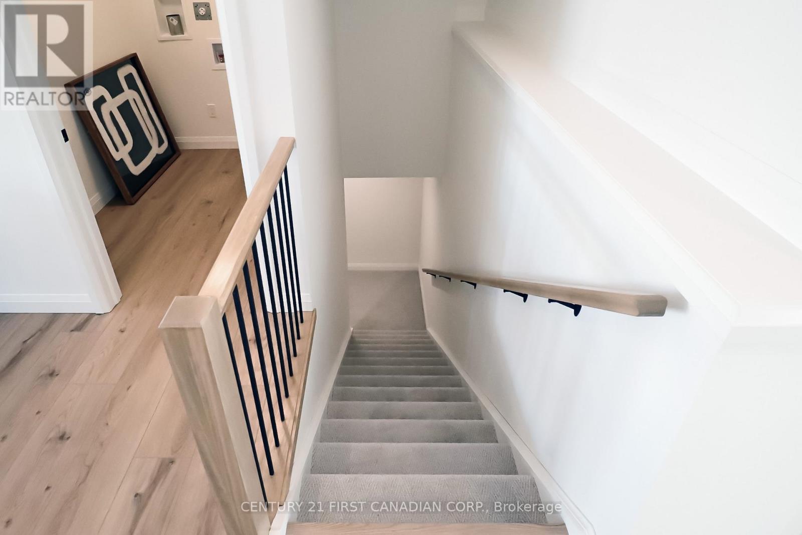 #11 32 POSTMA CRESCENT - 31