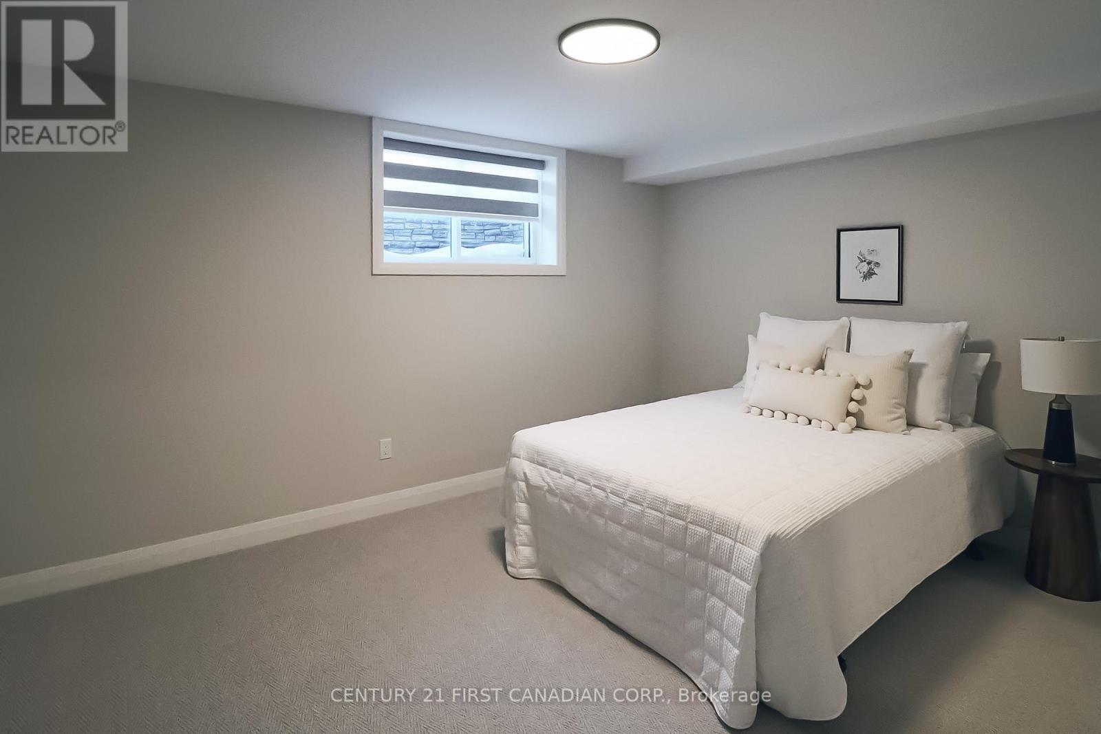 #11 32 POSTMA CRESCENT - 36