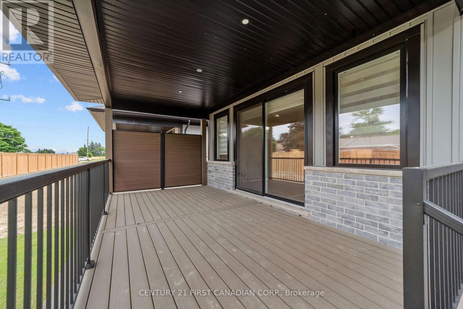 #11 32 POSTMA CRESCENT - 3