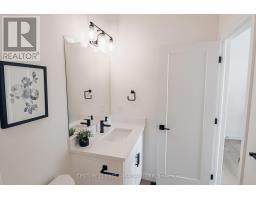 11 - 32 Postma Crescent, North Middlesex, ON N0M1A0 Photo 9