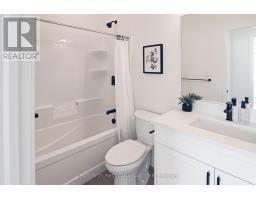11 - 32 Postma Crescent, North Middlesex, ON N0M1A0 Photo 8