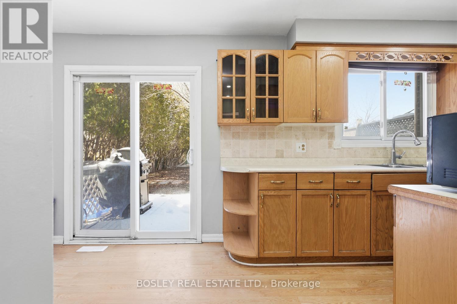 32A CROSSLEY DRIVE - 10