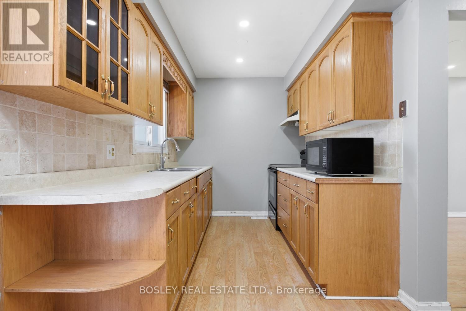 32A CROSSLEY DRIVE - 11