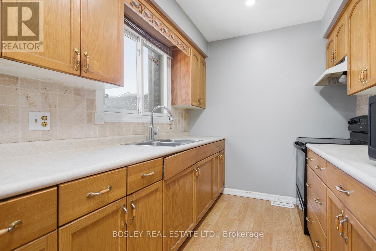 32A CROSSLEY DRIVE - 12